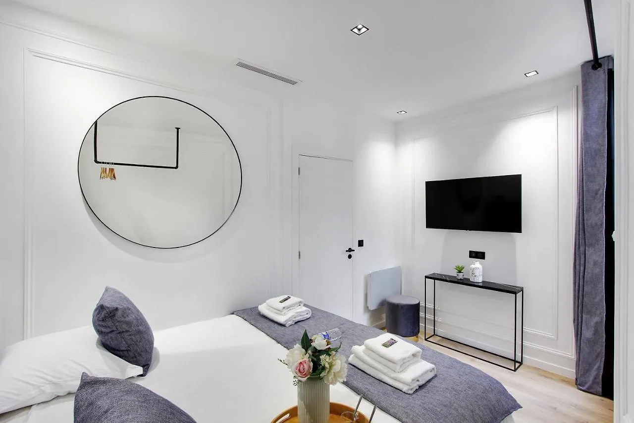 Cmg - Montorgeuil / Centre De Paris Apartment 0*,  France